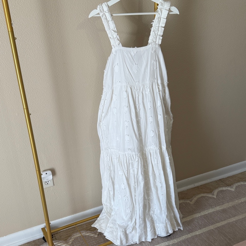 Chic White Ruffled Maxi Dress